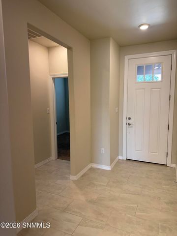 2955 Aragon Avenue, Las Cruces, NM 88007
