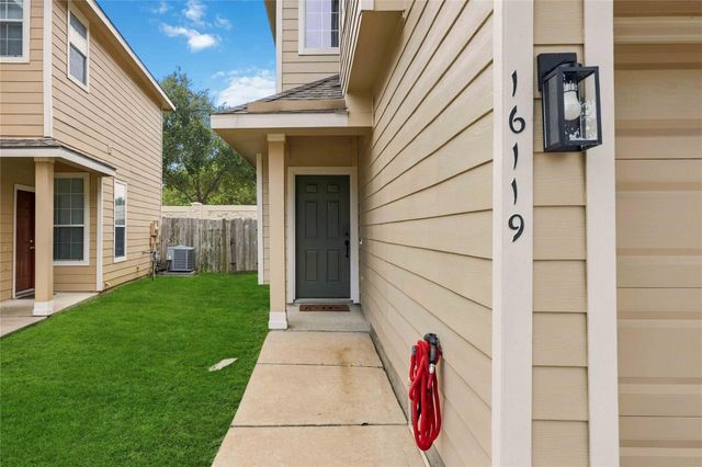16119 Sandy Path Lane, Houston, TX 77084