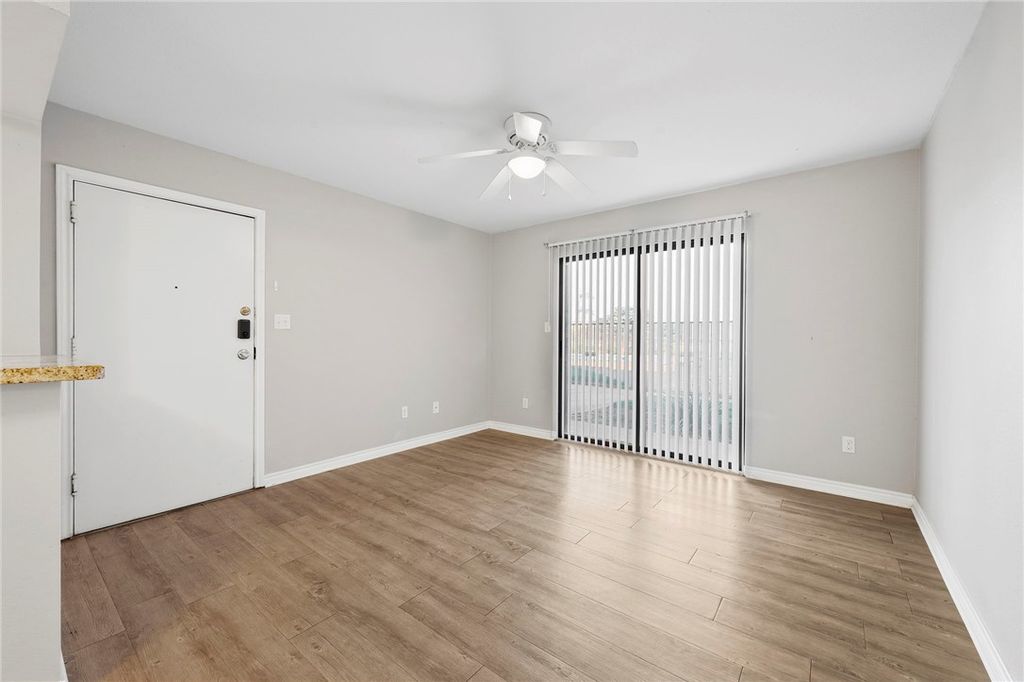 904 University Oaks 123, College Station, TX 77840 — photo 2