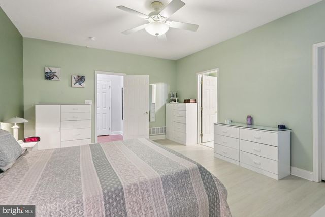 26 SHELLY ST, Sicklerville, NJ 08081