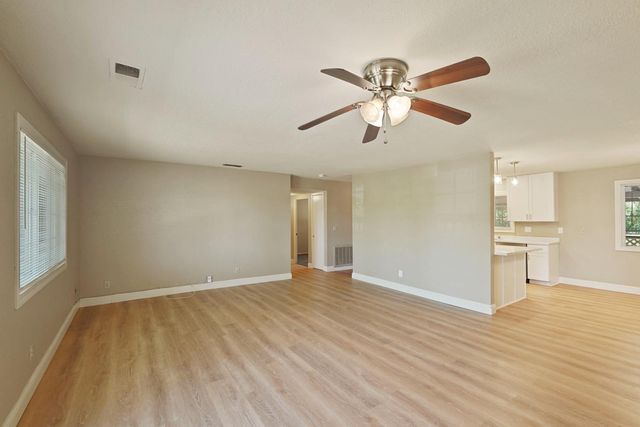 5580 Foothill Rd, Rocklin, CA 95677