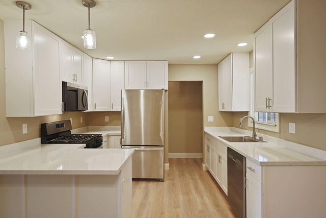 5580 Foothill Rd, Rocklin, CA 95677