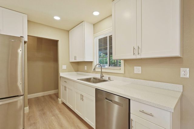 5580 Foothill Rd, Rocklin, CA 95677