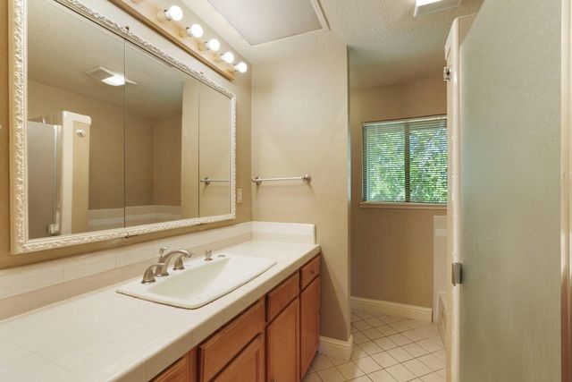 5580 Foothill Rd, Rocklin, CA 95677