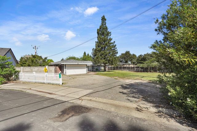 5580 Foothill Rd, Rocklin, CA 95677