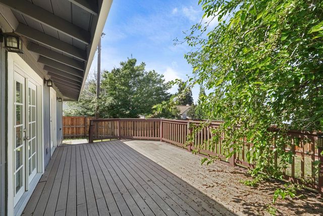 5580 Foothill Rd, Rocklin, CA 95677