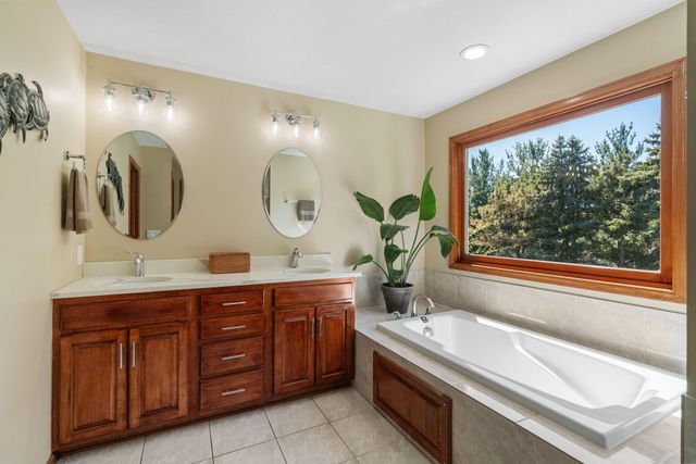 3648 Mount Vernon Lane, Woodbury, MN 55129