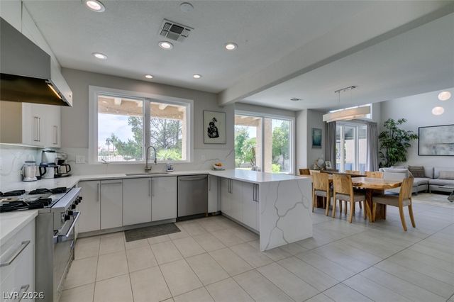 7999 Pinnacle Peak Avenue, Las Vegas, NV 89113