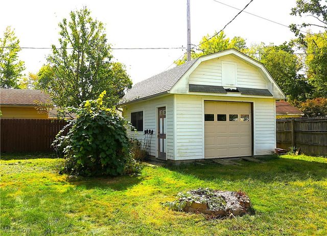 35462 Dewey Drive, Eastlake, OH 44095