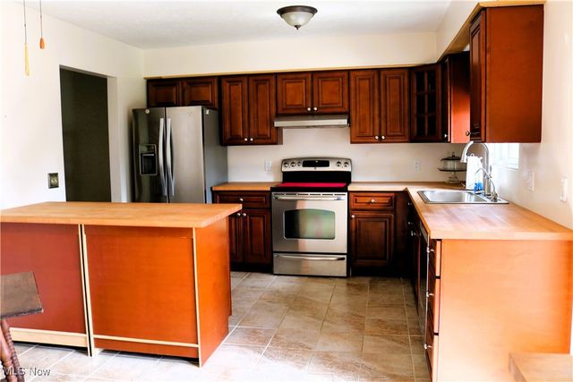 35462 Dewey Drive, Eastlake, OH 44095