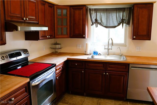 35462 Dewey Drive, Eastlake, OH 44095