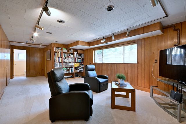 286 S Boyd Avenue, Elmhurst, IL 60126