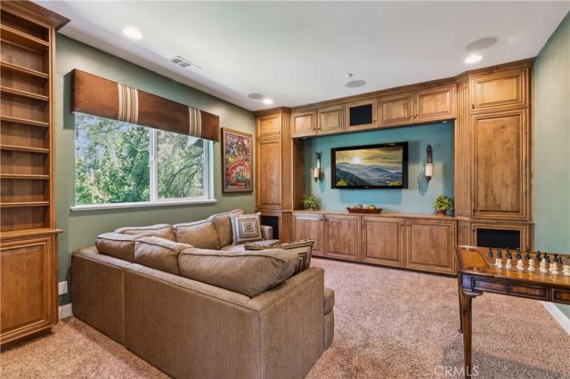 468 S Cumberland, Lake Arrowhead, CA 92352