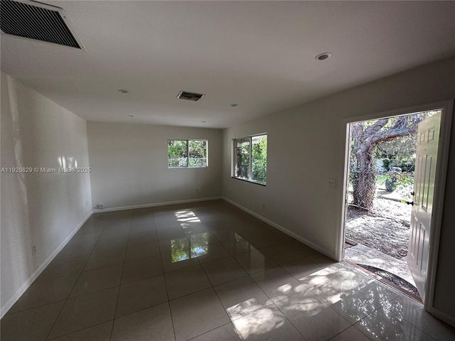 566 NW 95th St 566, Miami, FL 33150