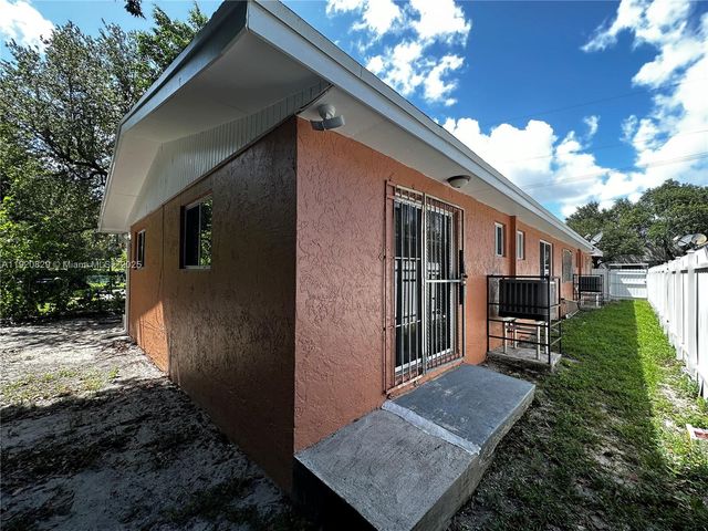 566 NW 95th St 566, Miami, FL 33150