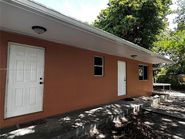 566 NW 95th St 566, Miami, FL 33150