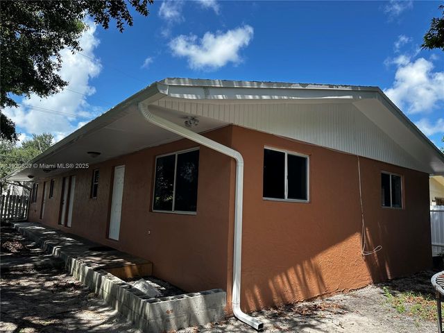 566 NW 95th St 566, Miami, FL 33150