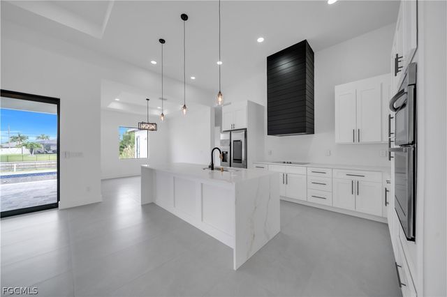 706 SW 28th ST, Cape Coral, FL 33914