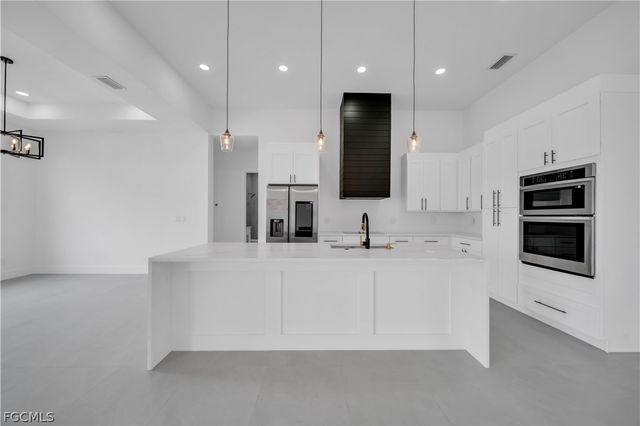 706 SW 28th ST, Cape Coral, FL 33914