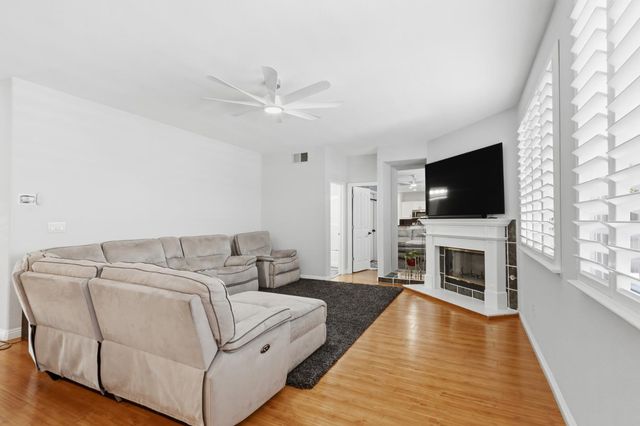 11 Sabre Ct, Sacramento, CA 95835