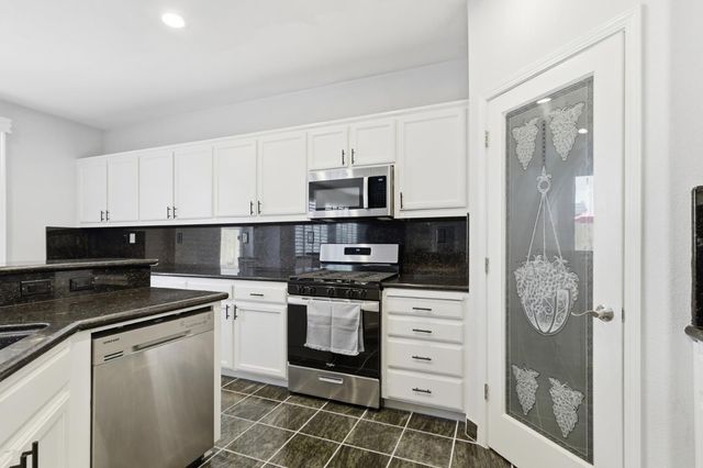 11 Sabre Ct, Sacramento, CA 95835