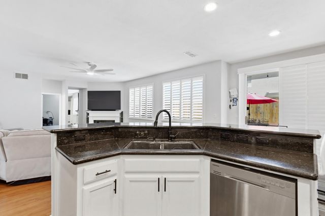 11 Sabre Ct, Sacramento, CA 95835