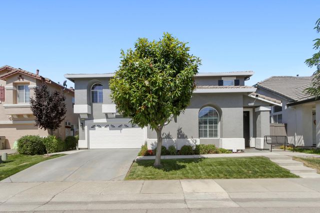 11 Sabre Ct, Sacramento, CA 95835