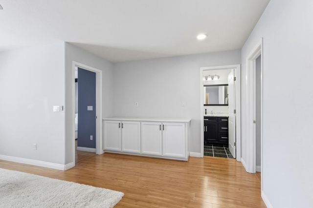 11 Sabre Ct, Sacramento, CA 95835