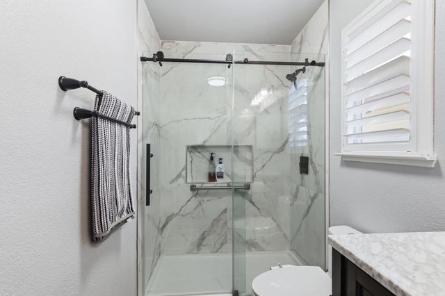 11 Sabre Ct, Sacramento, CA 95835