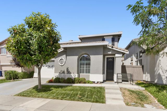 11 Sabre Ct, Sacramento, CA 95835