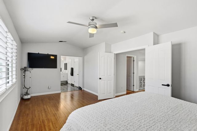 11 Sabre Ct, Sacramento, CA 95835
