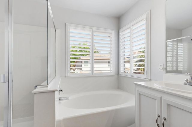 11 Sabre Ct, Sacramento, CA 95835