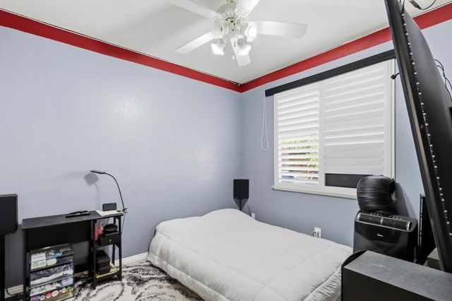 11 Sabre Ct, Sacramento, CA 95835