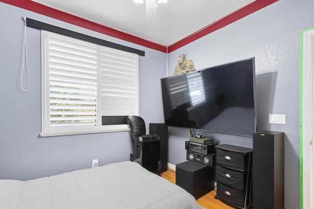 11 Sabre Ct, Sacramento, CA 95835