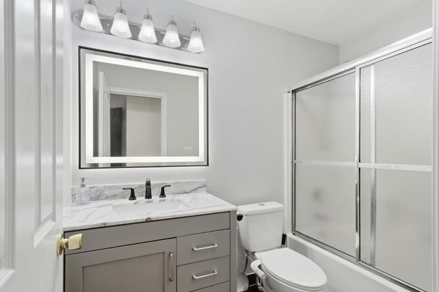 11 Sabre Ct, Sacramento, CA 95835