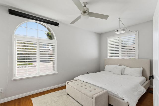 11 Sabre Ct, Sacramento, CA 95835