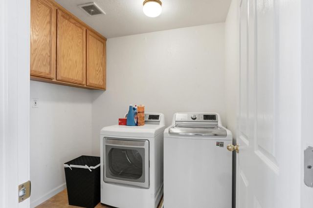 11 Sabre Ct, Sacramento, CA 95835
