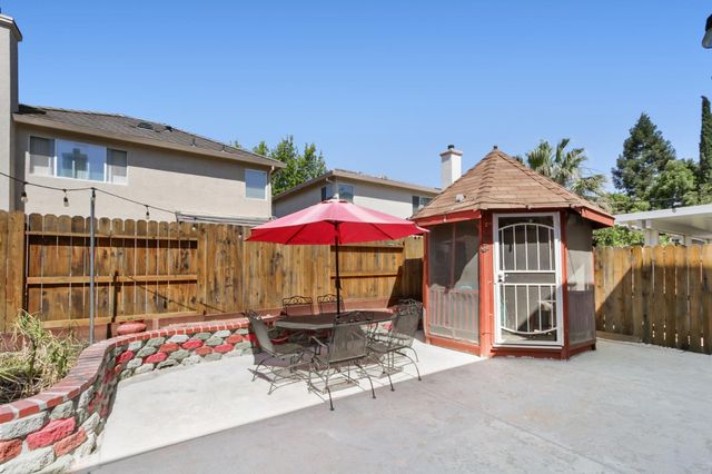 11 Sabre Ct, Sacramento, CA 95835