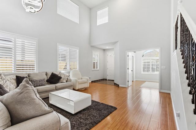 11 Sabre Ct, Sacramento, CA 95835