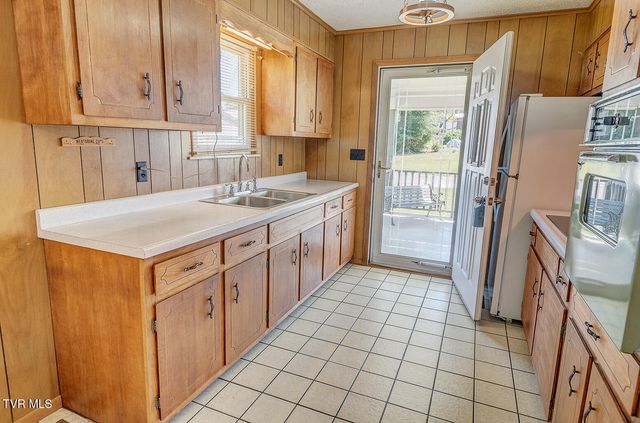 640 North Cecil Street, Newport, TN 37821