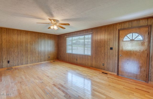 640 North Cecil Street, Newport, TN 37821