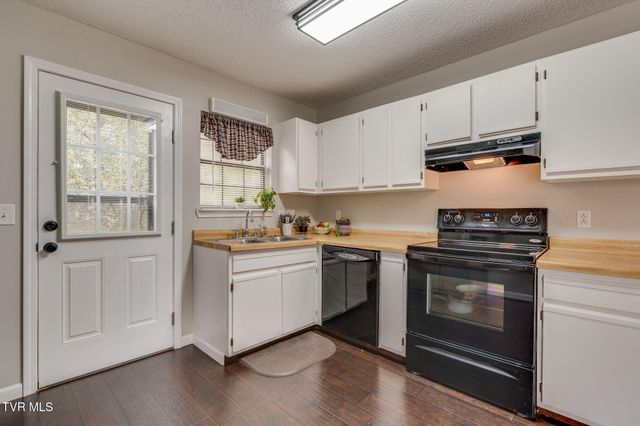 1981 Michael Drive, Johnson City, TN 37604