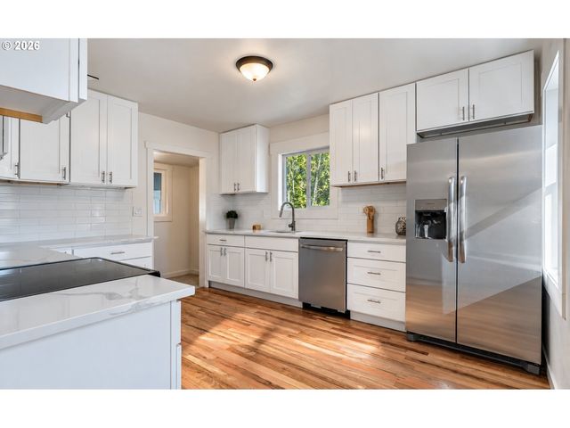 4225 Ne SIMPSON St, Portland, OR 97218