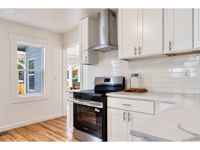 4225 Ne SIMPSON St, Portland, OR 97218