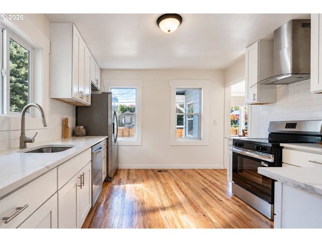4225 Ne SIMPSON St, Portland, OR 97218