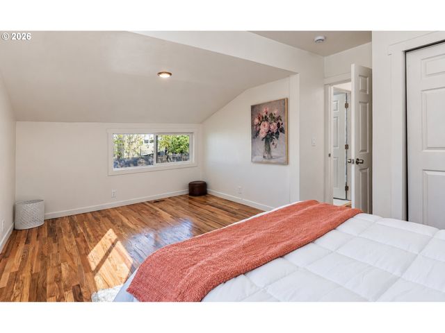 4225 Ne SIMPSON St, Portland, OR 97218