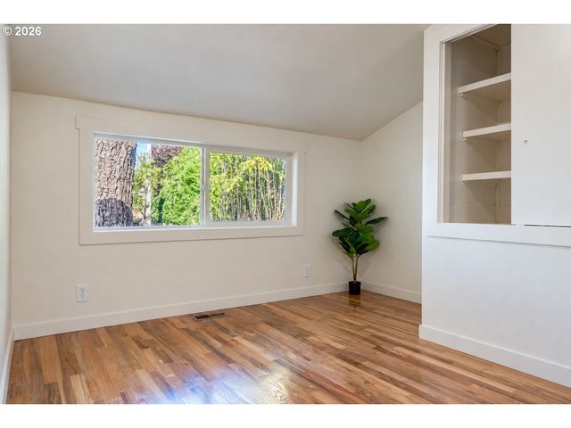 4225 Ne SIMPSON St, Portland, OR 97218