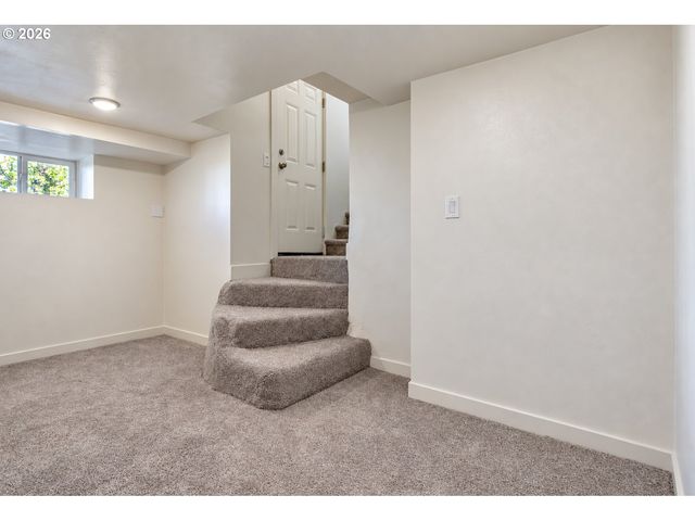 4225 Ne SIMPSON St, Portland, OR 97218