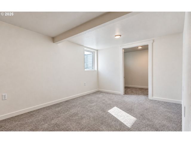 4225 Ne SIMPSON St, Portland, OR 97218