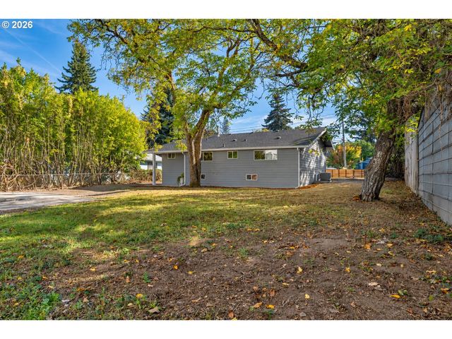 4225 Ne SIMPSON St, Portland, OR 97218